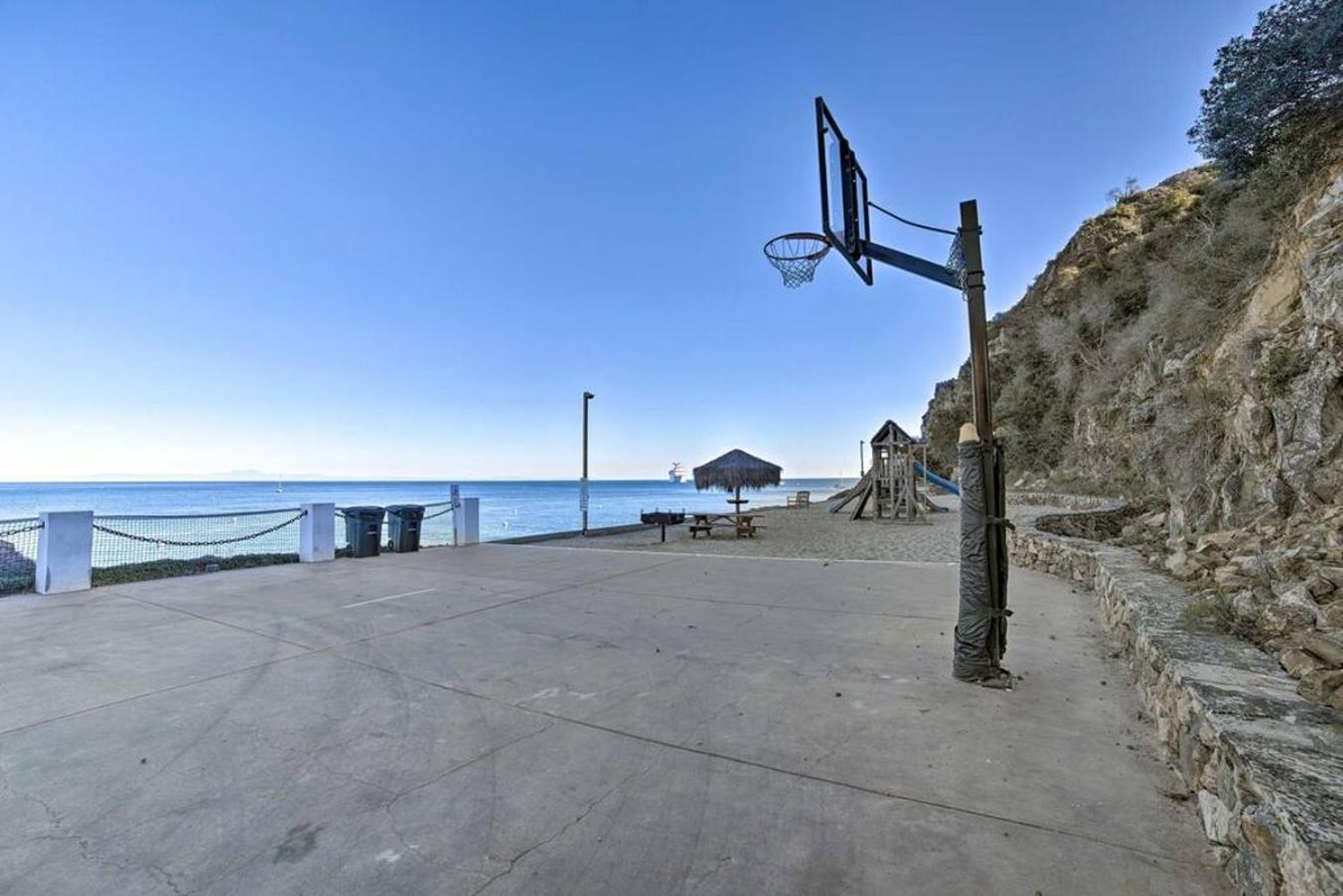Gorgeous Oceanfront Villa With Panoramic Views Авалон Екстер'єр фото