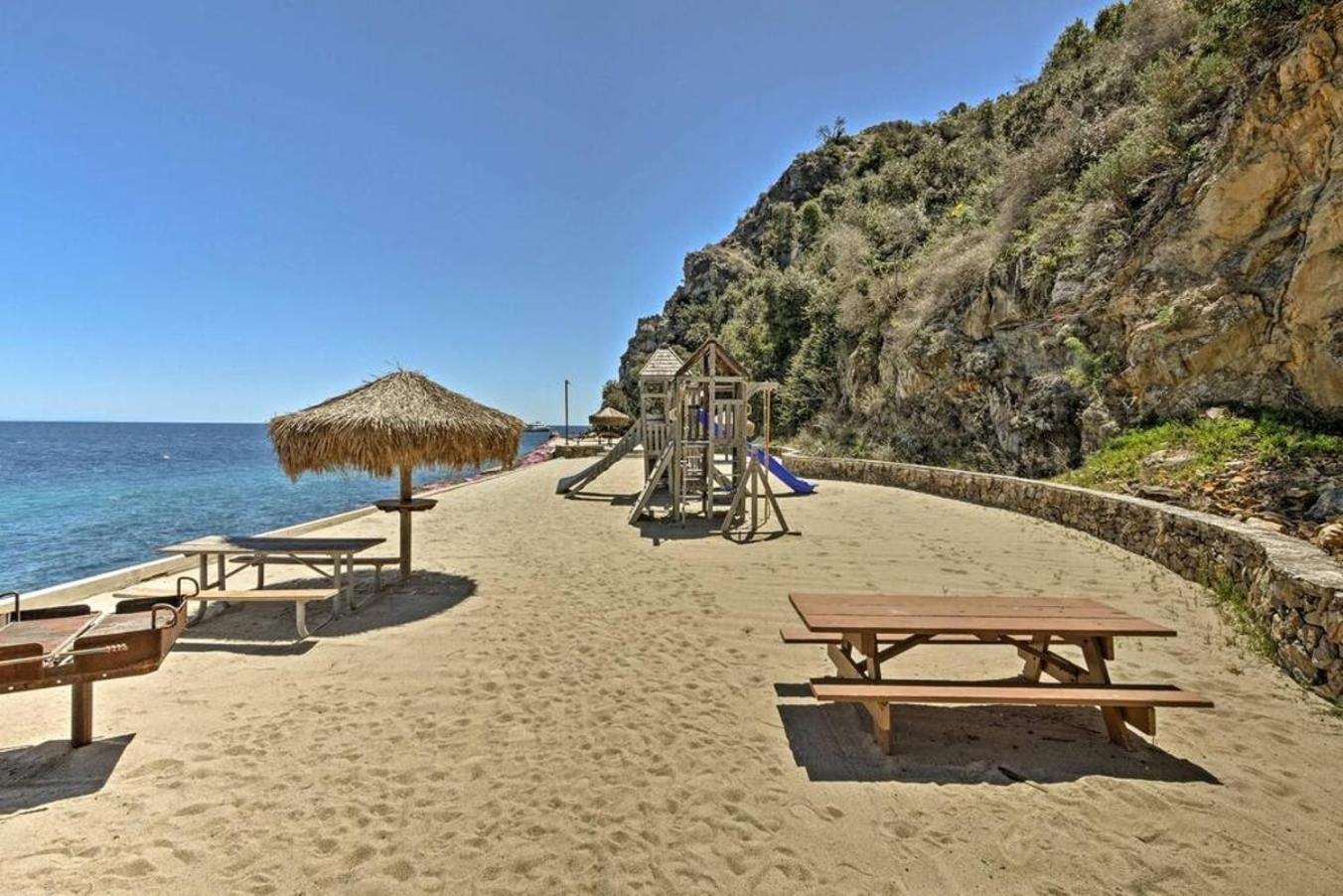 Gorgeous Oceanfront Villa With Panoramic Views Авалон Екстер'єр фото