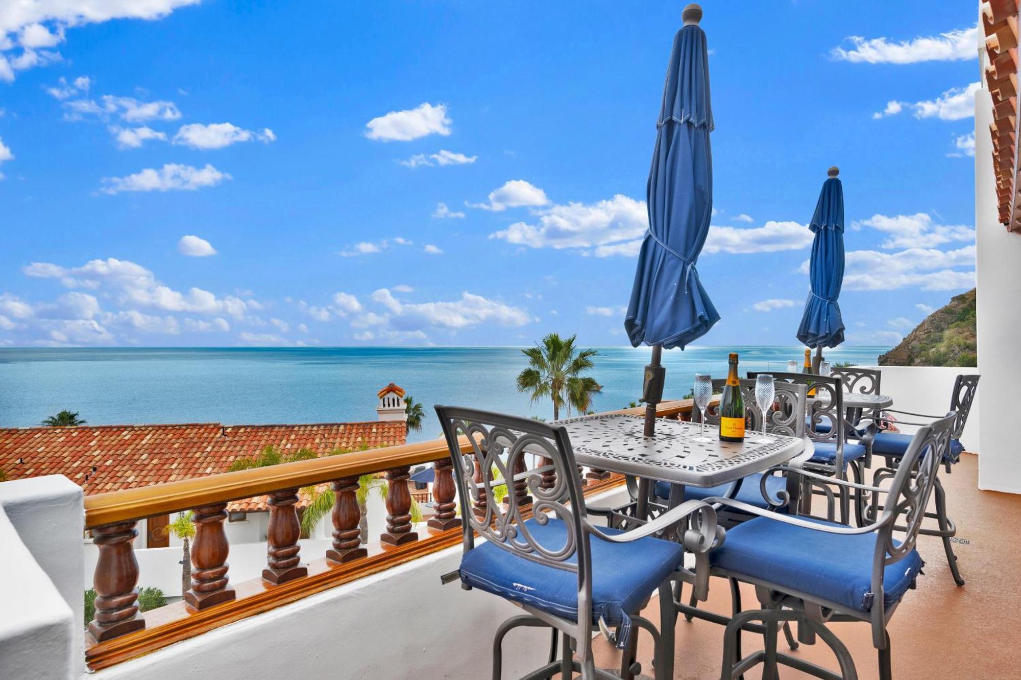 Gorgeous Oceanfront Villa With Panoramic Views Авалон Екстер'єр фото